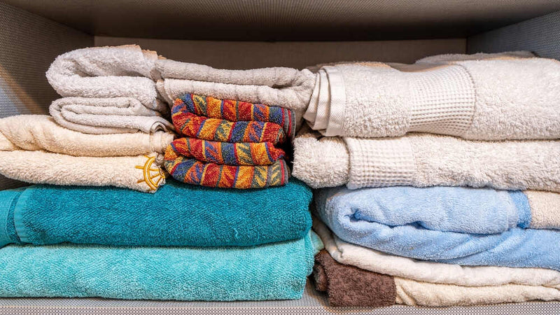 https://www.robesnmore.com/cdn/shop/articles/different-kind-of-towels-in-closet_800x800.jpg?v=1663230163
